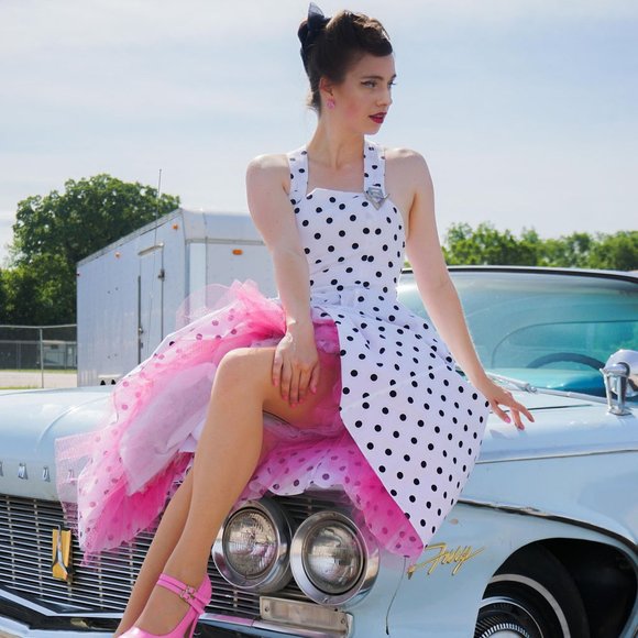 Meet your Posher, Julie - Picture 1 of 7